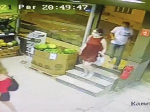 İ̇stanbul’da Genç Kıza Kapkaç Kamerada