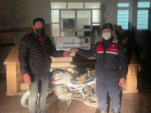 Çaldığı Komşusunun Motosikletini Satmak İsterken Yakalandı