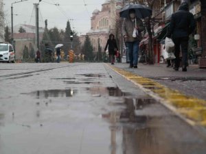Eskişehir Güne Sağanak Yağışla Uyandı