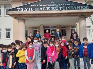 Köyceğizli Öğrenciler “Okur-gezer” Projesi İle Okuma Alışkanlığı Kazanıyor