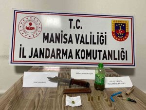 Manisa’da Şüpheli Araçtan Uyuşturucu Ve Mermi Çıktı