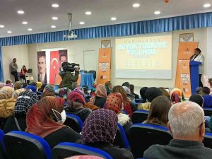 Ak Parti’den ’Kadın Emeği, Türkiye’nin İ̇stikbali Buluşmaları’ Konferansı Verildi