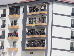 Elazığspor Aşkı Engel Tanımıyor, Maçı Balkondan İzlediler