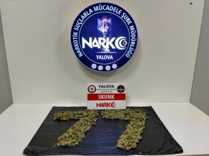 Polisten Kaçarken 5 Kilo Uyuşturucuyu Yola Attı