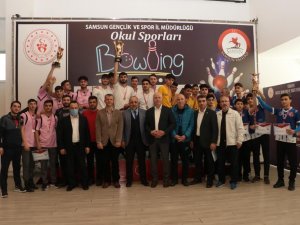 Liselerarası Bowling Türkiye Şampiyonası’nın Kazananlar Kupalarını Aldı