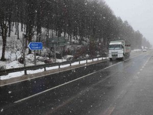 Bolu Dağı’nda Yoğun Kar Yağışı Etkili Oluyor