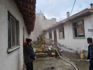 Edremit’te Ev Yangını Korkuttu