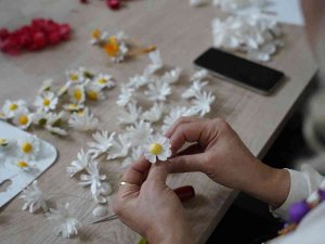 İ̇pek Kozaları Çiçek Oldu