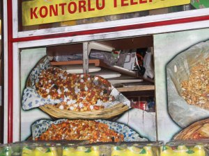 Vicdansız Hırsız, Fare Gibi Girdiği Büfeden Malzemelerle Birlikte Hayır Kumbarasını Da Çaldı