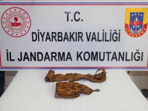 Diyarbakır’da İ̇branice El Yazmalı Kitap Ve Fermanı 20 Bin Dolara Satarken Yakalandılar