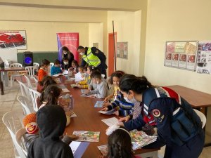 Jandarma Ekipleri Tarafından Öğrencilere Bilgilendirme Faaliyeti