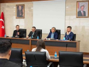 Rektör Aksoy: “Önceliğimiz Öğrencilerimizin Geleceğini Düşünmek”