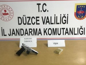 Fabrikaya Kurusıkı Tabancayla Girmeye Çalışınca Yakalandı