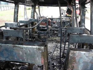 Minibüs Bir Anda Alev Aldı, Yolcular Son Anda Kurtuldu