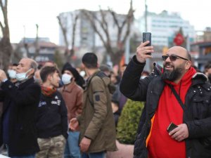 Komedi Filmi Değil, İntihar Girişimi