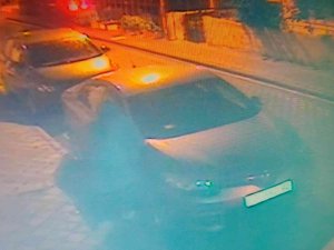 Kuşadası’nda Ayna Hırsızı Güvenlik Kamerasına Yakalandı