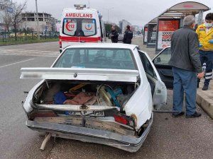 Samsun’da Hafif Ticari Araç Otomobile Arkadan Çarptı: 1 Yaralı