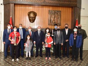 Vali Karadeniz, Milli Takıma Seçilen Satranç Sporcularını Ağırladı