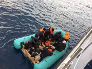 Yunan Askeri 64 Kaçak Göçmeni Ölüme Terk Etti