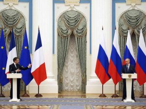 Putin Ve Macron Telefonda Görüştü