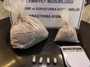 Ankara’da Sindirim Ve Boşaltım Sistemlerinden 800 Gram Uyuşturucu Madde Çıkarılan 2 Yabancı Uyruklu Gözaltına Alındı