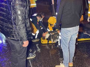 Sağanak Yağışta Otomobil Bisikletliye Çarptı: 1 Yaralı