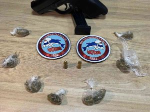 Yunus Timlerinin Durdurduğu Araçta Uyuşturucu Ve Tabanca Yakalandı