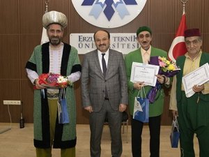 Etü’de Yeni Dönem Tiyatro Gösterisi İle Açıldı