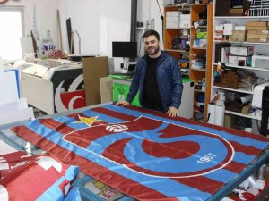 Reklamcılar, Trabzonspor Bayrağı Siparişlerine Yetişemiyor