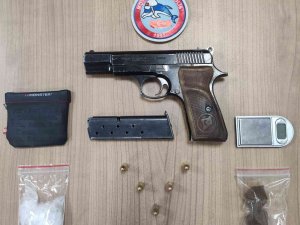Şüpheli Şahsın Üzerinden Ruhsatsız Tabanca Ve Uyuşturucu Madde Ele Geçirildi