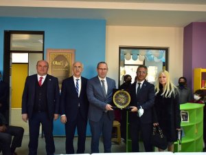 Hayırsever İş Adamı Mezun Olduğu Liseye Kütüphane Kazandırdı