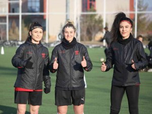 ‘Yiğido Kızlar’ Galatasaray Maçını Kazanmak İstiyor