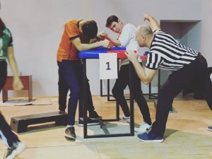 Köprüören Tek Termik Ortaokulu Öğrencilerinin Bilek Güreşi Başarısı