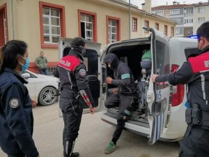 Kapı Önünden Çamaşır Makinesini Çalan At Arabalı 2 Kişi Yakalandı
