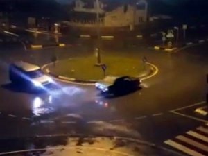 Geceleri Kavşakta Drift Mahalleliyi Bıktırdı