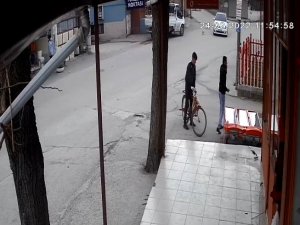 İ̇çecek Dolabı Fırtınada Kağıt Gibi Uçtu