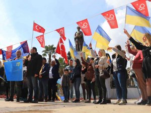 Ukraynalılar Gözyaşlarıyla Rusya’yı Protesto Etti