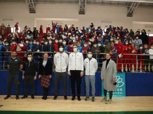 Bursasporlu Basketbolcular Çocuklarla Buluştu