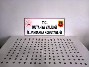 Altıntaş’ta Tarihi Eser Operasyonunda 200 Gümüş Sikke Ele Geçirildi