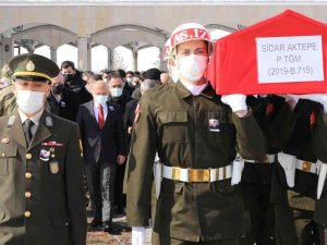 Korona Virüsten Hayatını Kaybeden Ağrılı Piyade Teğmen Gözyaşları Arasında Toprağa Verildi