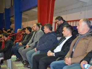 Emirdağ’da Futsal Turnuvası Devam Ediyor