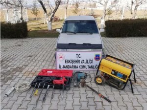 Kaçak Kazı Yapmaya Hazırlanan Şahısları Jandarma Yakadı