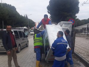 Turgutlu Belediyesi Çöp Konteynerlerini Yeniliyor