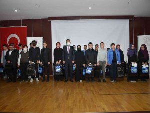 Dereceye Giren İ̇mam Hatip Öğrencileri Ödüllendirildi