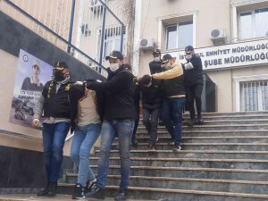Zeytinburnu’nda Yaklaşık 11 Milyon Tl Gasp Eden Şüpheliler Adliyeye Sevk Edildi