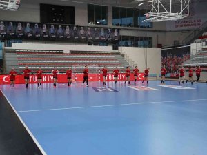 A Milli Kadın Hentbol Takımı’nın Kampı Devam Ediyor