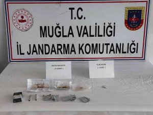 Ormanlık Alanda Uyuşturucu Kullanırken Yakalandılar
