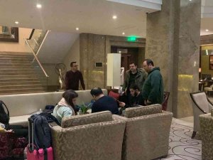 Bombalar Patlayınca Sığınağa Alındılar