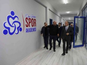 Başkan Özlü Spor Akademisi Ve Belmek Binalarını İnceledi