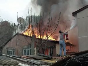 Ümraniye’de Gecekondu Alev Alev Yandı